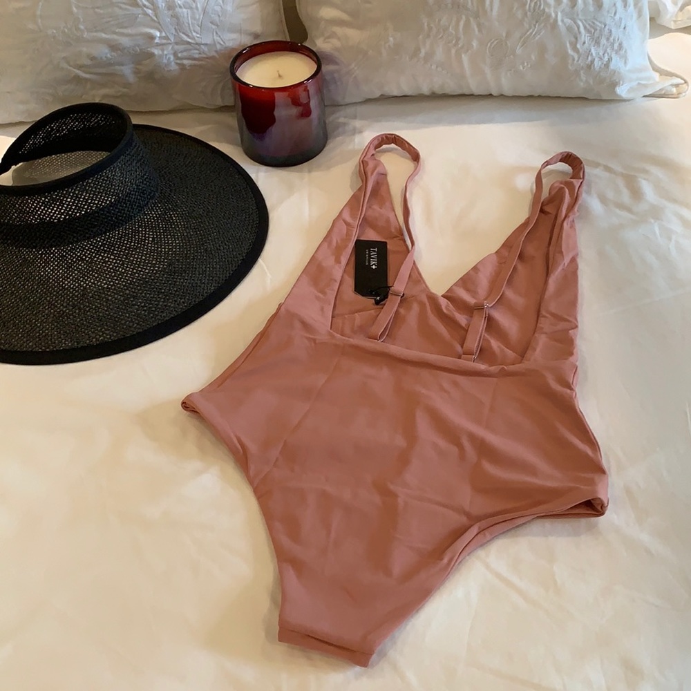 TAVIK DREW PLUNGING V NECKLINE ONE PIECE SWIMSUIT IN ROSE DAWN SIZE SMALL - Picture 13 of 16